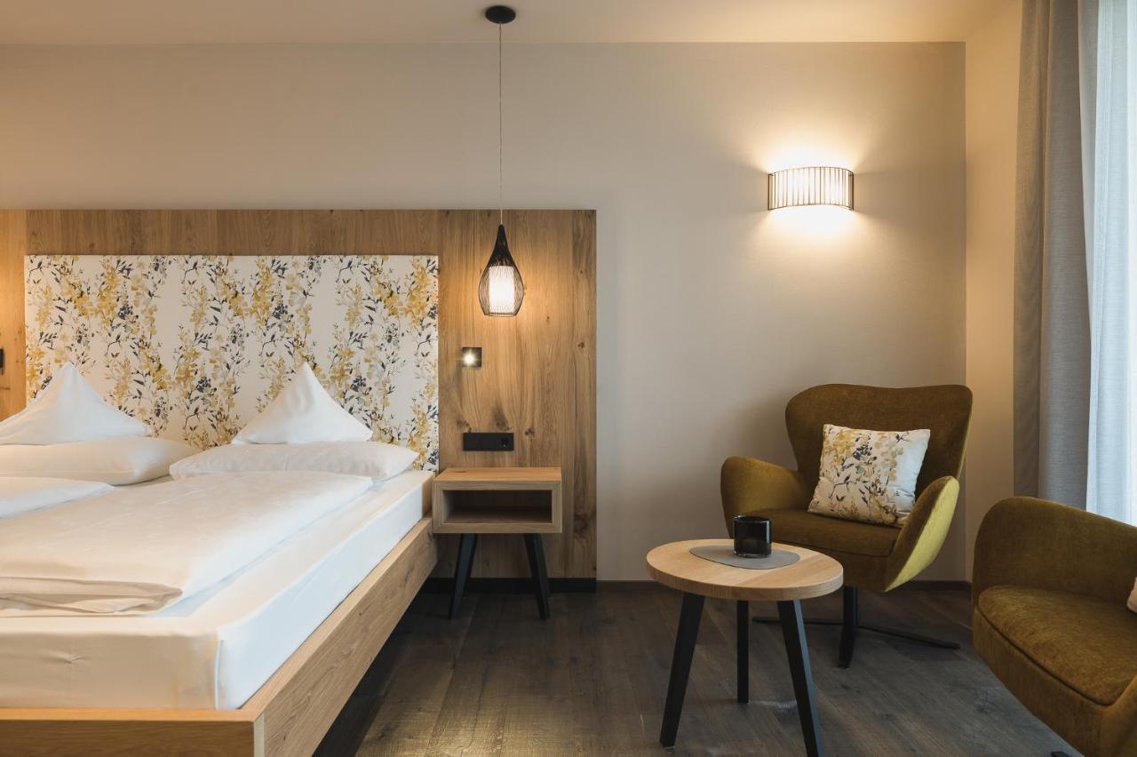 Hotel Landsitz Stroblhof à Tirolo Extérieur photo