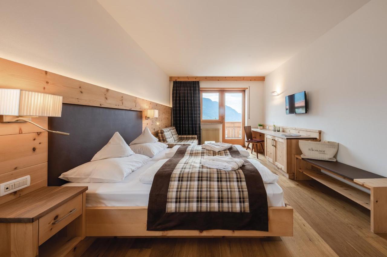 Hotel Landsitz Stroblhof à Tirolo Extérieur photo